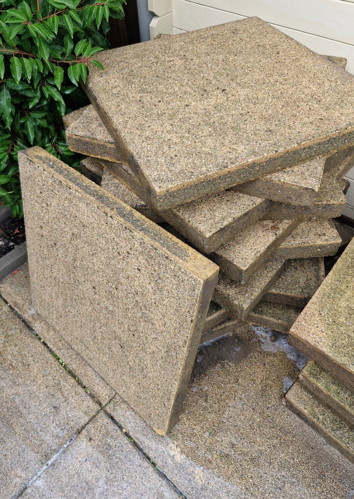 GRATIS af te halen plm. 27 tuintegels 60x60  & 6 cm dik, Ophalen, Gebruikt, Beton, Terrastegels