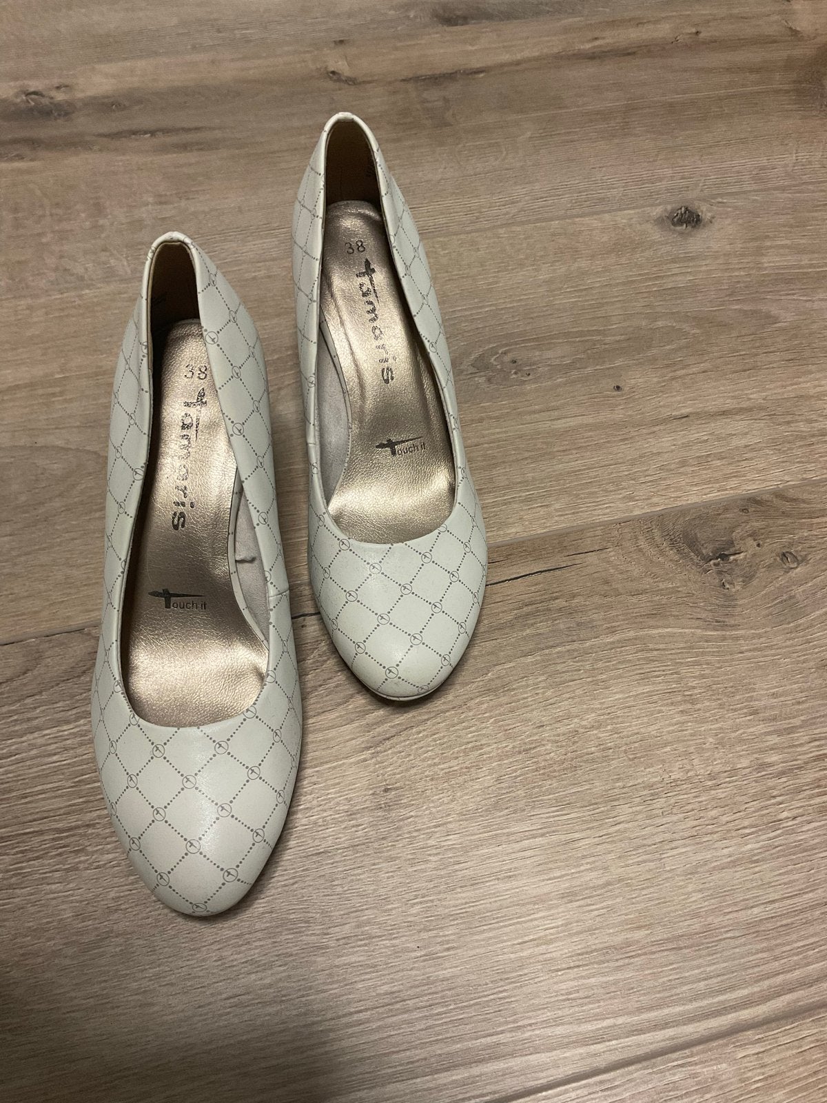 Tamaris Pumps Maat 38 - Zo goed als nieuw, Pumps, Wit, Ophalen of Verzenden, Zo goed als nieuw