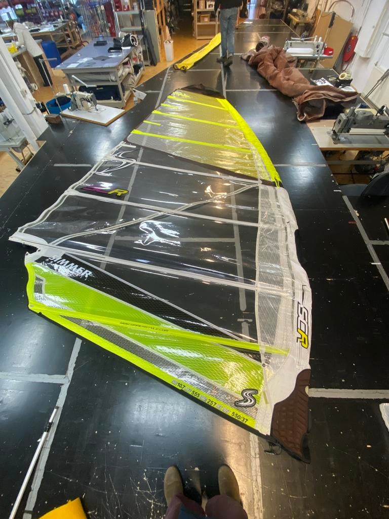 Windsurfzeil SimmerStyle 10.7, Ophalen, Zo goed als nieuw, Mast