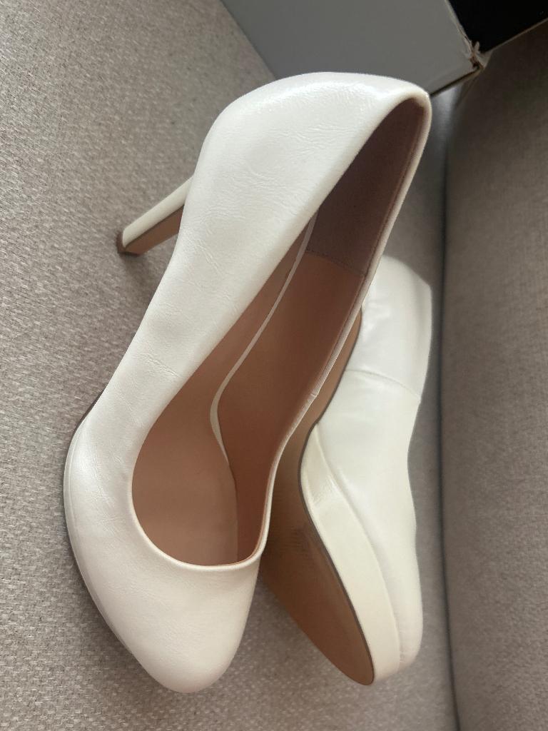 schoen, Wit, Ophalen of Verzenden, Zo goed als nieuw, Schoenen met hoge hakken