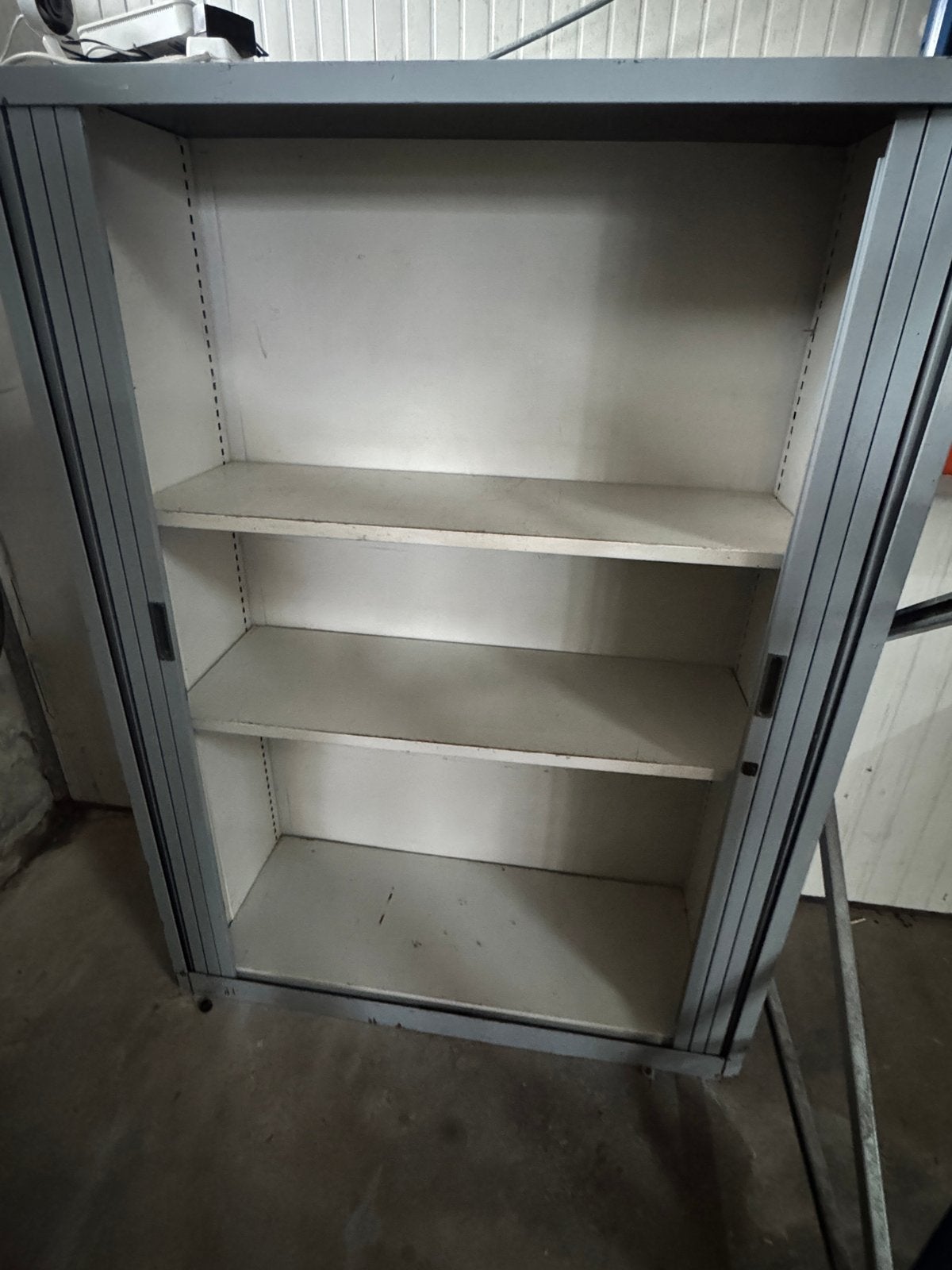 Stalen kast met roldeuren, Ophalen, Gebruikt, 100 tot 150 cm, Meerdere deuren