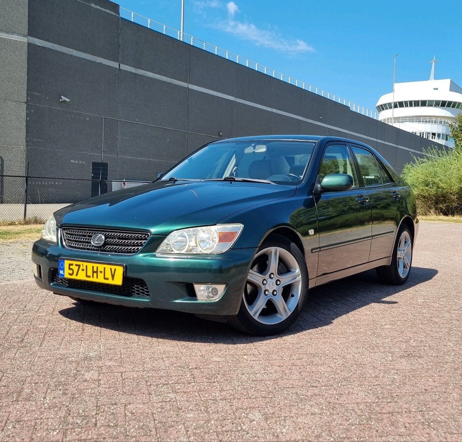 Lexus IS 200 2.0, Supercharged Handbak!, Auto's, Lexus, Beige, Handgeschakeld, Particulier, 1335 kg