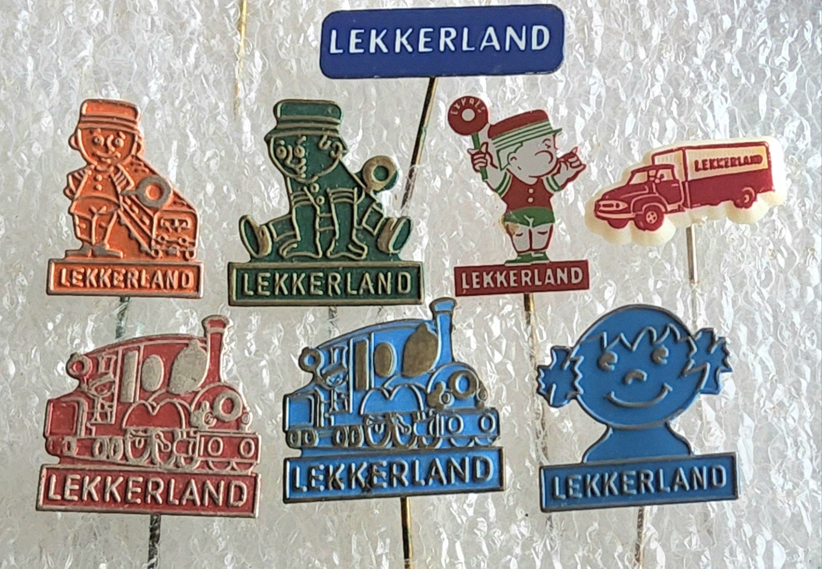 8 Vintage Lekkerland Speldjes - Diverse Figuren, Verzamelen, Ophalen of Verzenden, Gebruikt, Overige onderwerpen, Speldje of Pin
