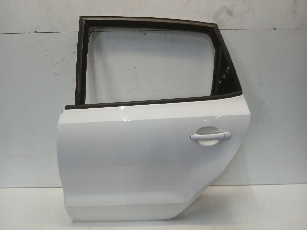 Portier links achter Volkswagen Polo, Onderdelen@venauto.nl, Van der Ven Autorecycling B.V., Gebruikt, Ettenseweg 76, 4706 PB Roosendaal, The Netherlands