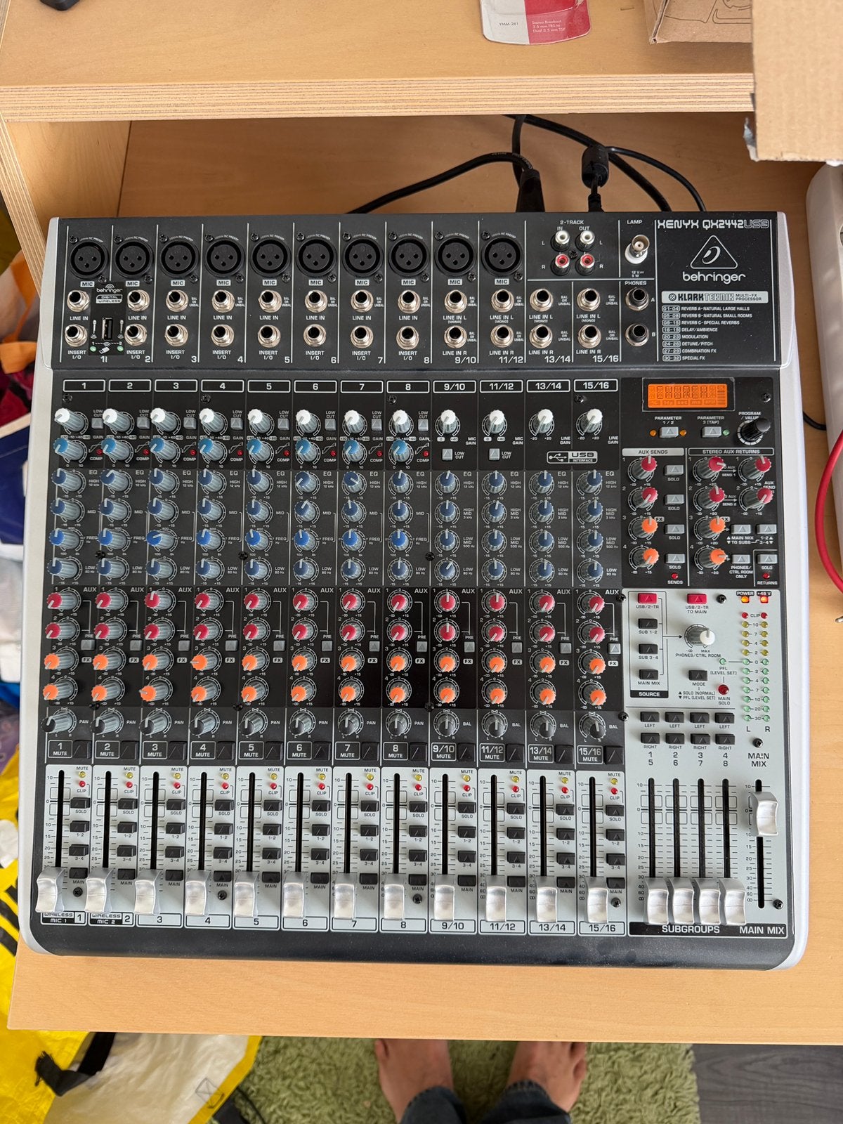 Behringer Xenyx qX2442USB, Muziek en Instrumenten, Mengpanelen, Ophalen, Zo goed als nieuw, 10 tot 20 kanalen, Microfooningang