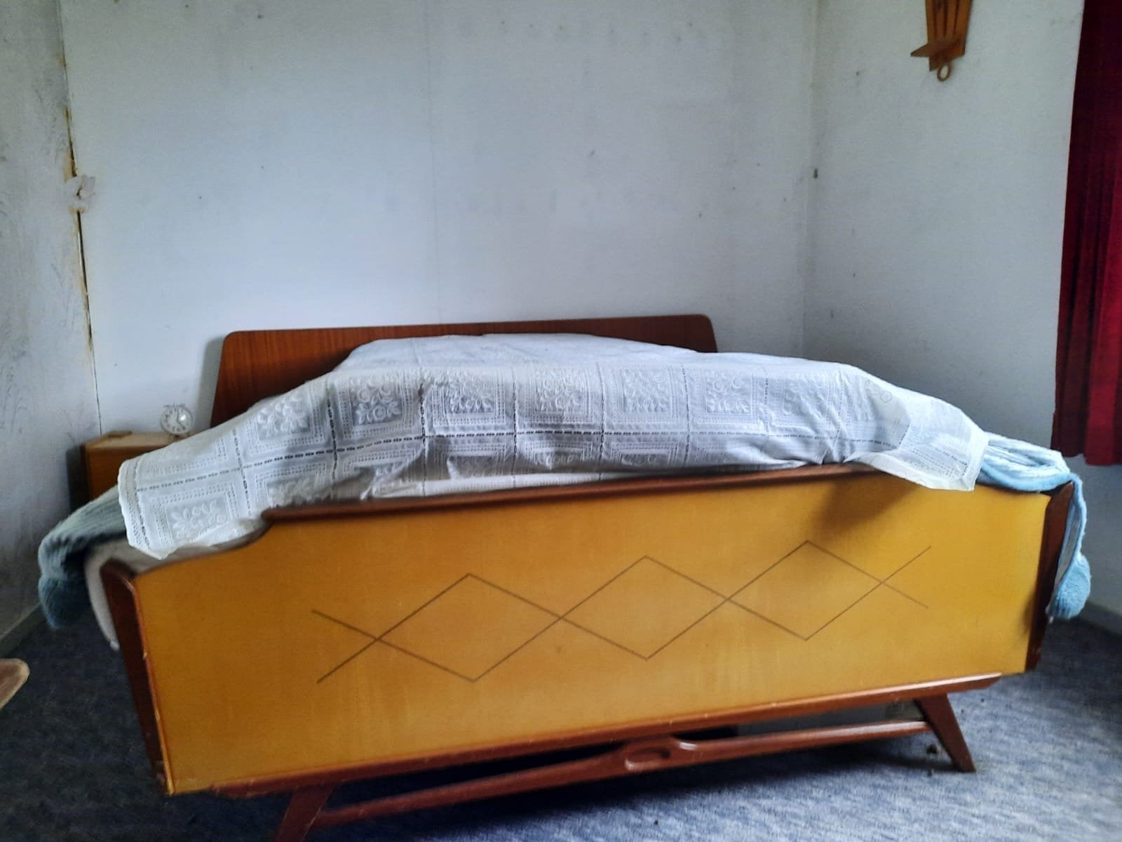 Antiek bed met 2 nachtkastjes uit jaren '60, Antiek en Kunst, Antiek | Meubels | Bedden, Ophalen