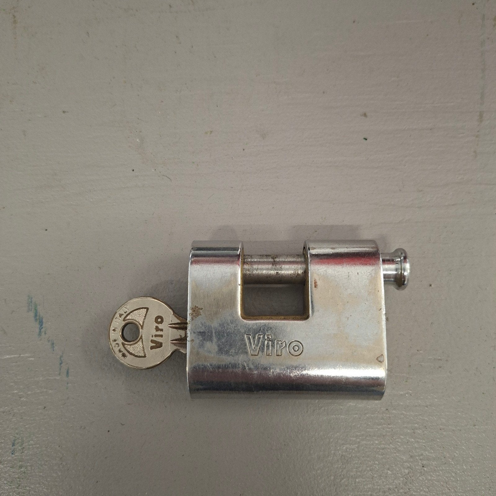 Viro slot met sleutel, Ophalen of Verzenden, Gebruikt, IJzer, Slot