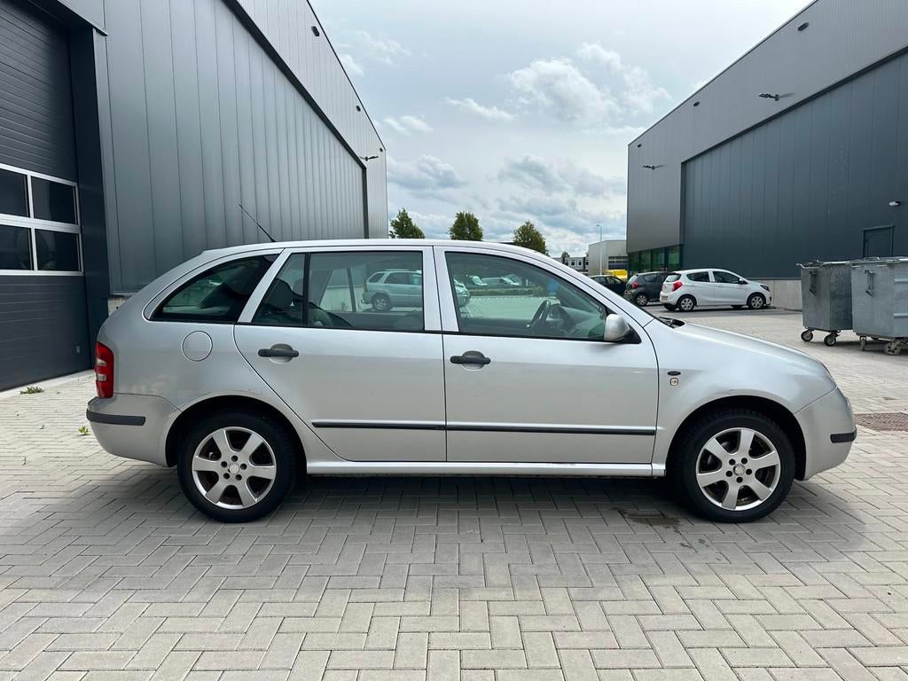 Skoda Fabia Combi 1.4-16V Comfort | CRUISE | ELEKTRISCHE RAM, Auto's, Skoda, Voorwielaandrijving, Gebruikt, 4 cilinders, 49 €/maand