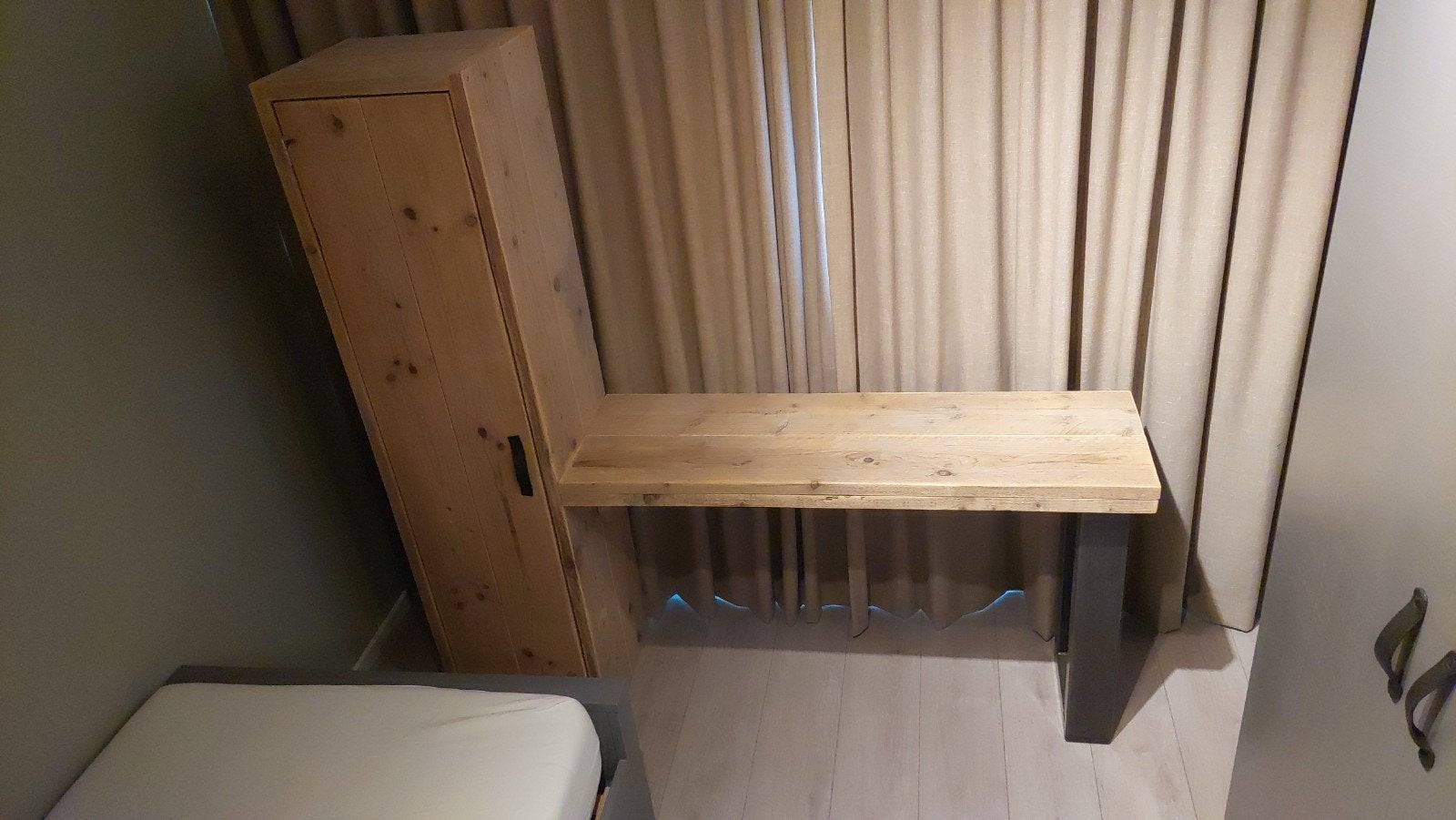 Steigerhouten bureau met opbergkast, Huis en Inrichting, Ophalen, 150 tot 200 cm, 150 tot 200 cm, 25 tot 50 cm