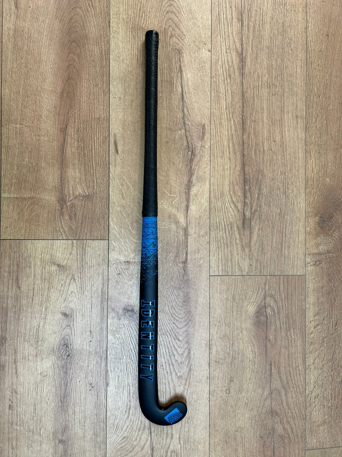 Hockeystick - Identity Low Bow 100 INDOOR 37,5, Sport en Fitness, Ophalen of Verzenden, Nieuw, Stick