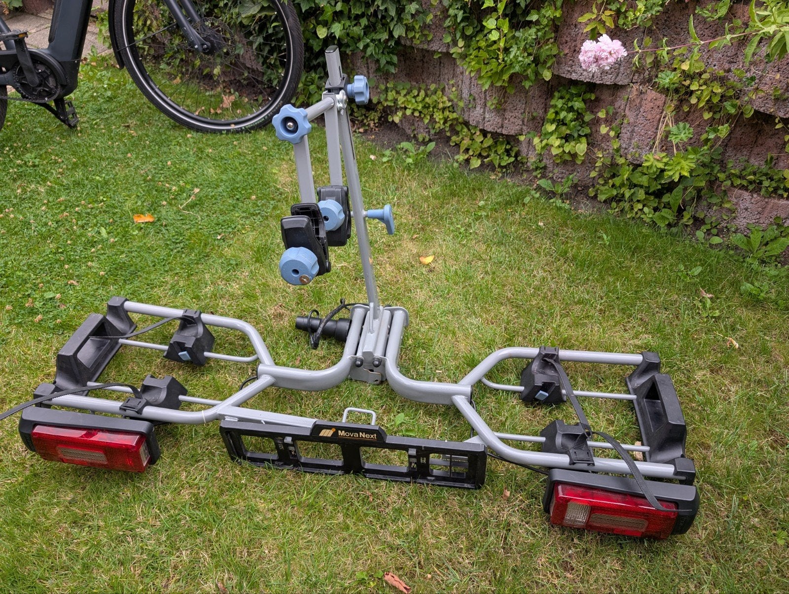 Lichtgewicht Mova Next fietsendrager voor trekhaak, Auto diversen, Fietsendragers, Zo goed als nieuw, Trekhaakdrager, 2 fietsen