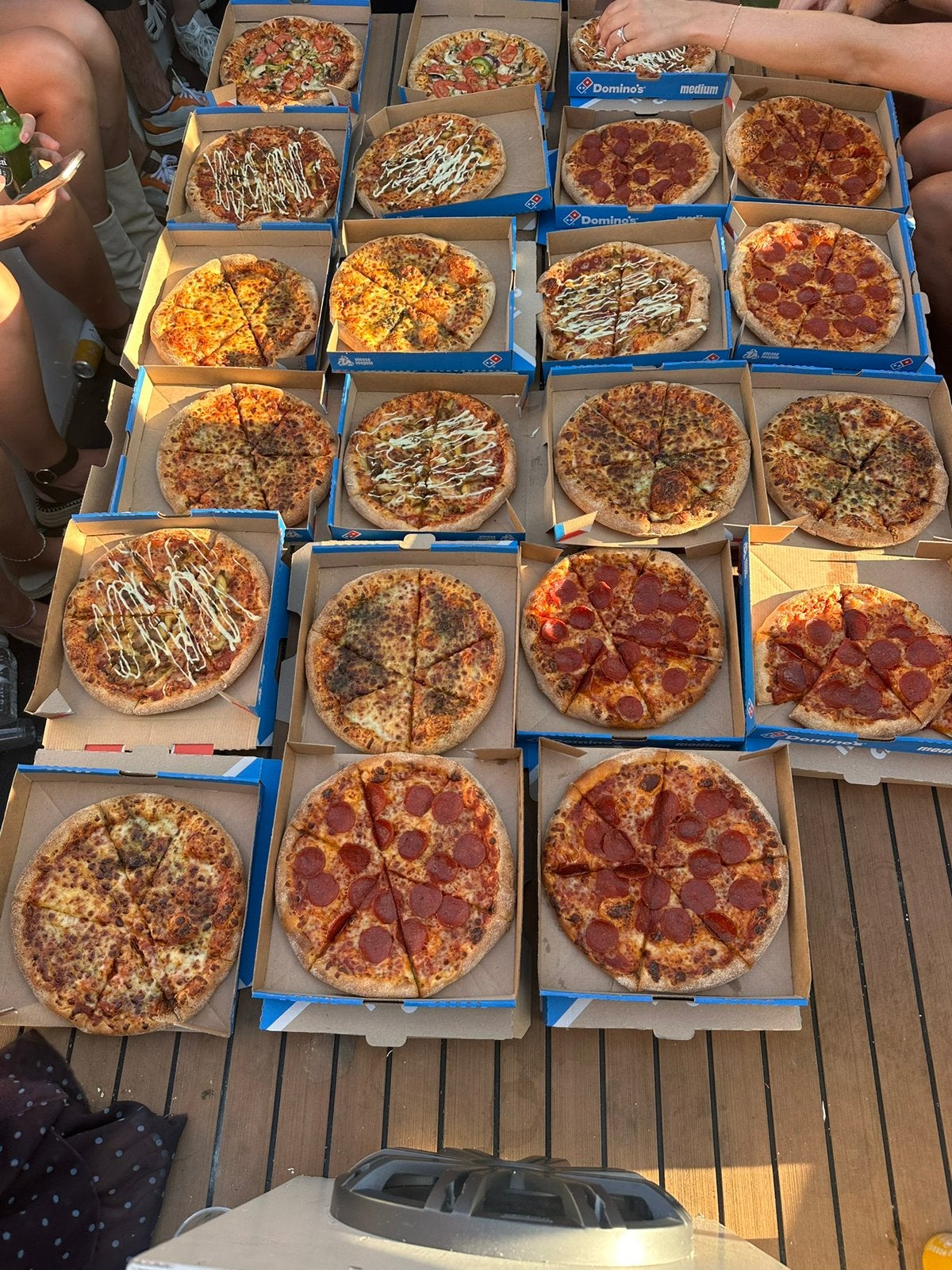 Sloep huren met pizza arrangement vanaf €39.50 pp, Tickets en Kaartjes, Evenementen en Festivals, Drie personen of meer