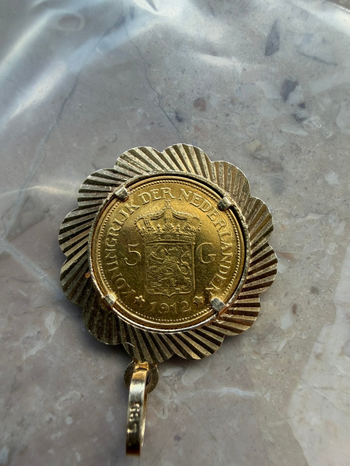 Gouden vijfje: naslag met 14k gouden rand / hanger, Ophalen of Verzenden, Zo goed als nieuw, Goud