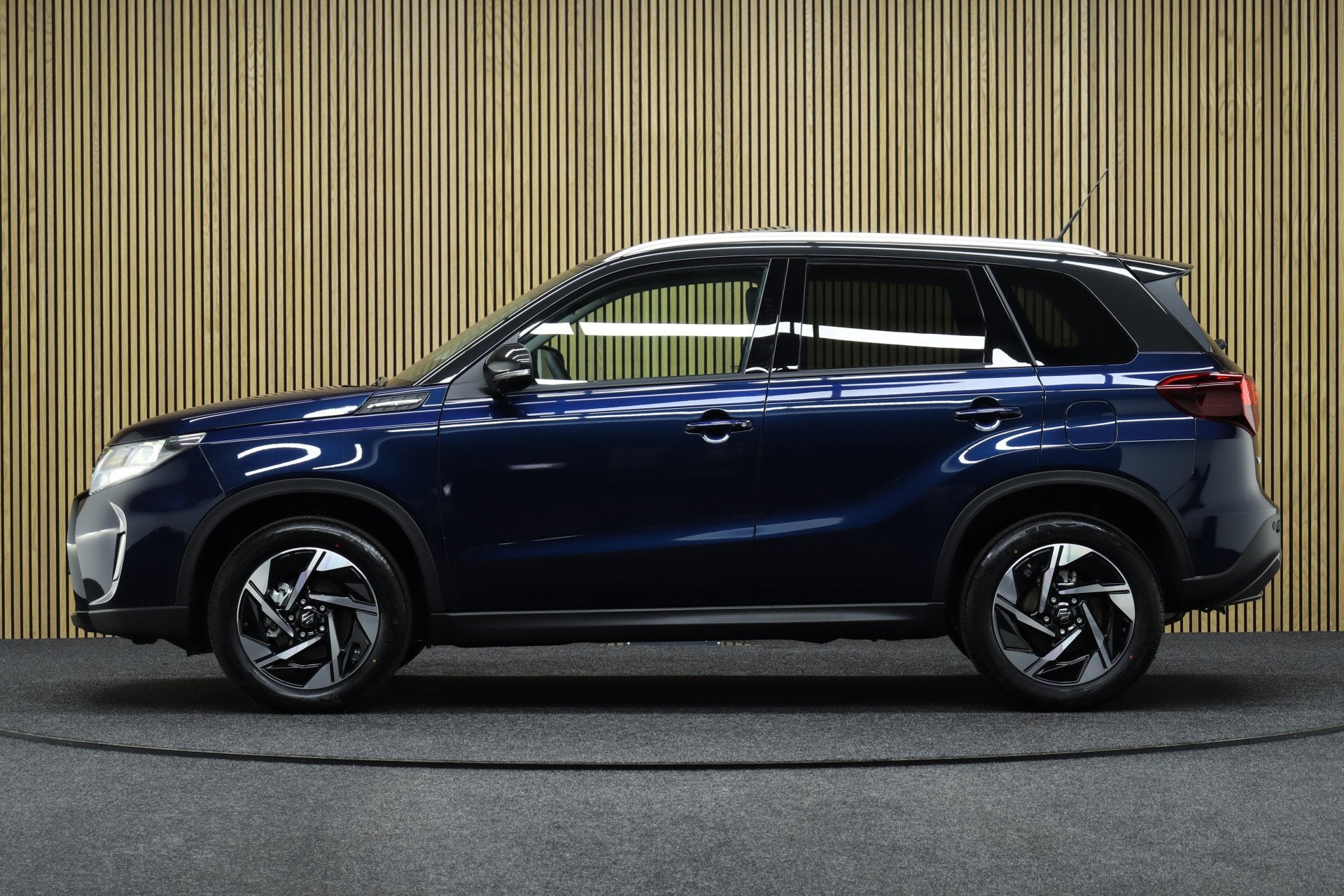 Suzuki Vitara 1.5 Hybrid Style AllGrip 4X4 | Trekhaak | Pano, Auto's, Dealer onderhouden, Gebruikt, 4 cilinders, 24 maanden