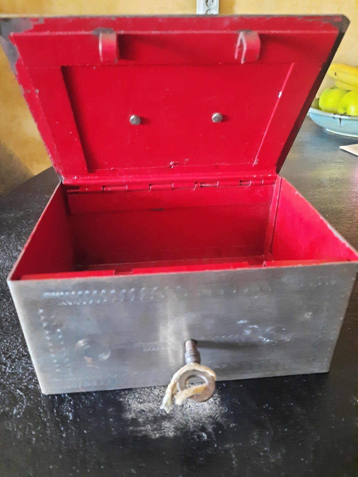 Fraaie metalen geldkist van BEAUMONT?  17,5 x 13 x 8 cm, Verzamelen, Spaarpotten, Ophalen of Verzenden, Metaal of Blik, Overige thema's