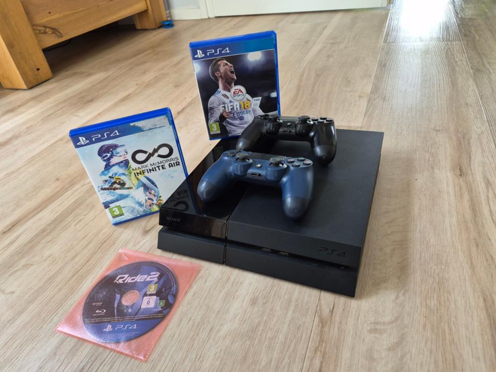 Perfecte Playstation 4 met 2 controllers en 3 games (1.7TB), Ophalen, Met 2 controllers, 1 TB, Original