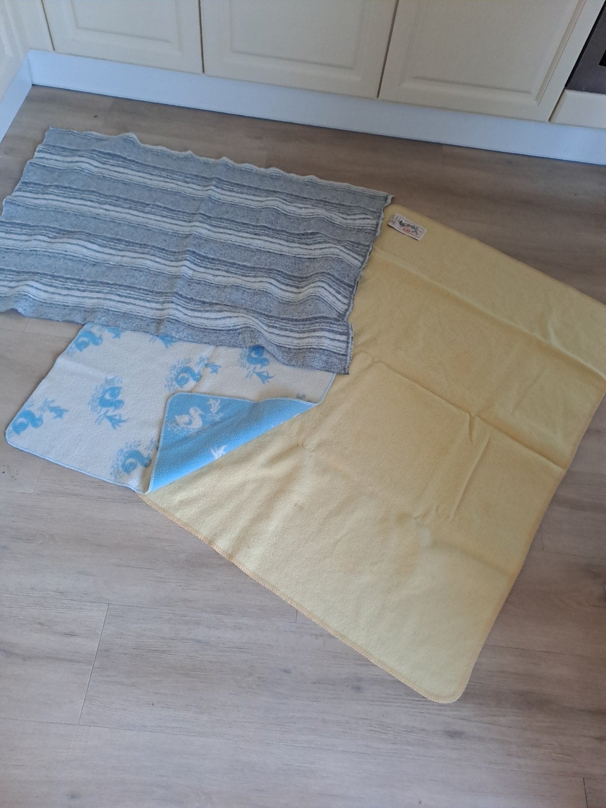 3 Vintage Wollen Dekentjes, Kinderen en Baby's, Wasbaar, Gebruikt, Ophalen of Verzenden, Meerkleurig