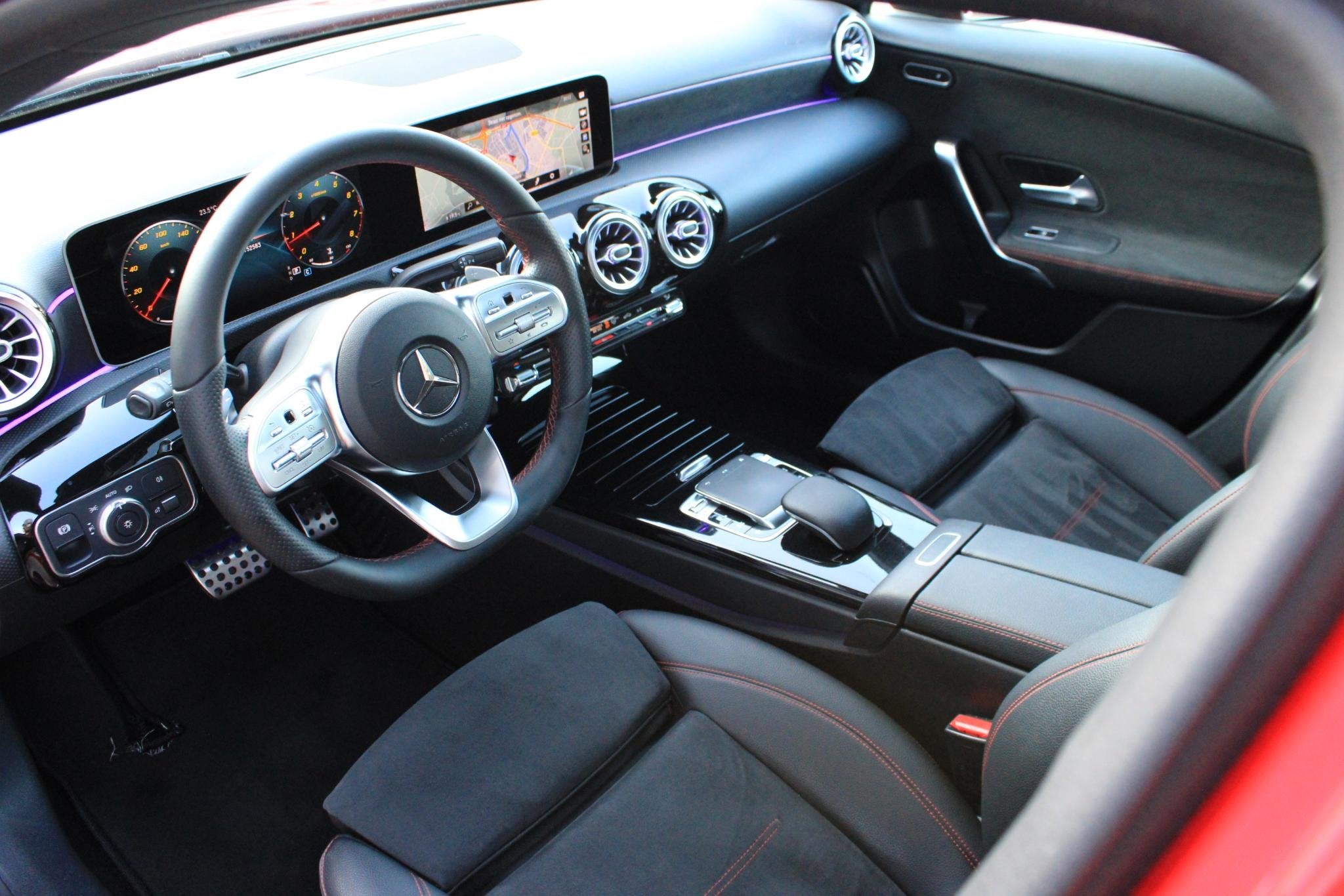 Mercedes-Benz A-Klasse 200 AMG Pano | Widescreen | Sfeerverl, Auto's, Stof, Gebruikt, 4 cilinders, 163 pk