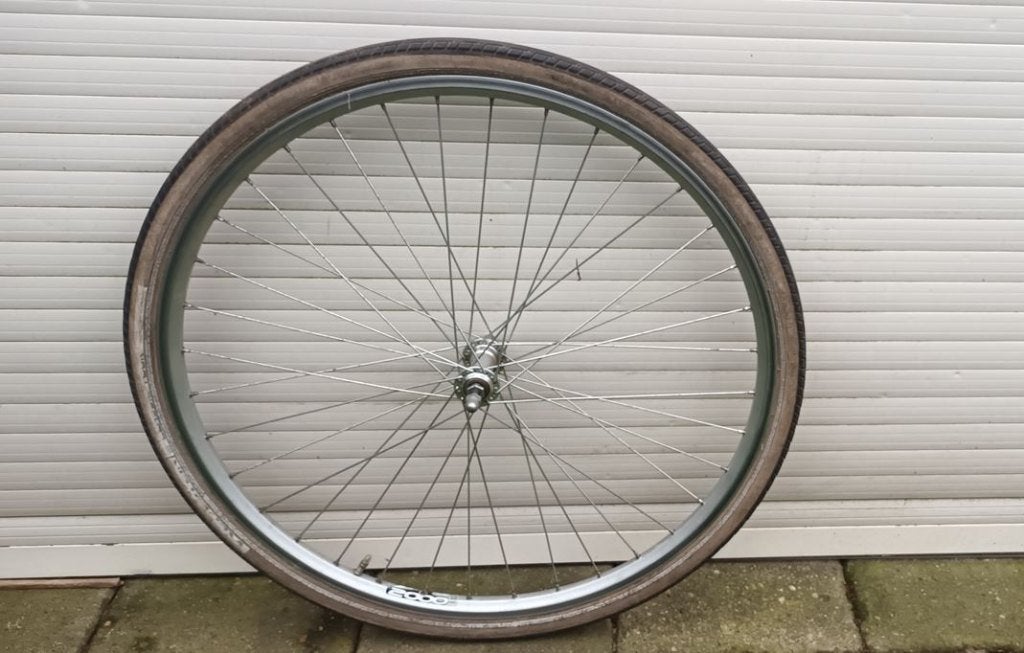 Voorwiel 28 inch, Fietsen en Brommers, Fietsonderdelen, Ophalen, Band, Elektrische fiets, Zo goed als nieuw