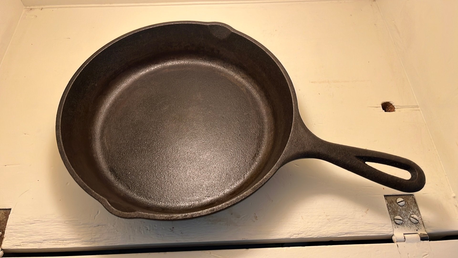 Lodge gietijzeren koekenpan 23.5 cm, Ophalen of Verzenden, Gebruikt, Gietijzer, Overige merken