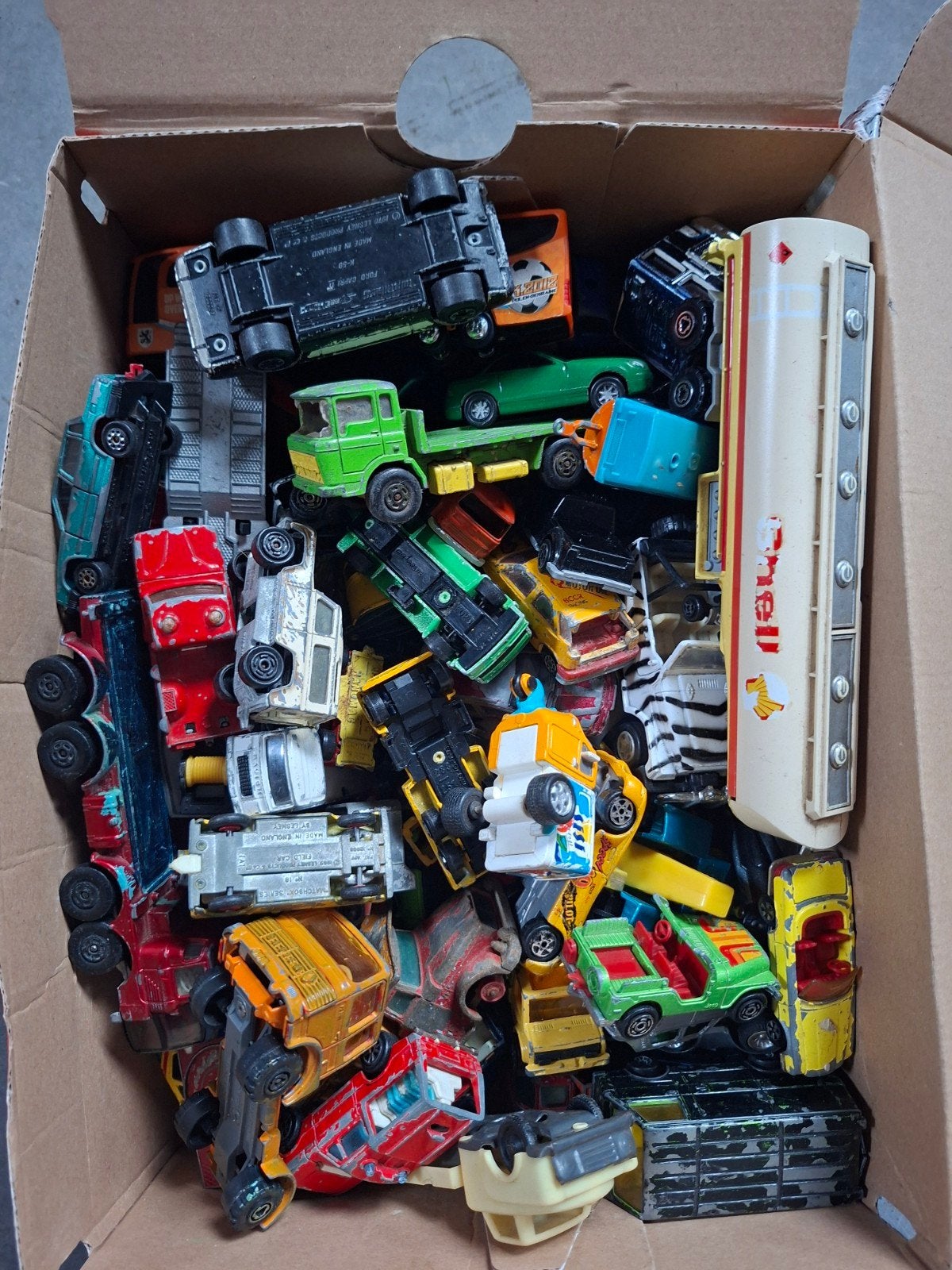 doos met autootjes +/- 70 stuks matchbox,majorettte, e.a., Ophalen of Verzenden, Gebruikt, Auto, Matchbox