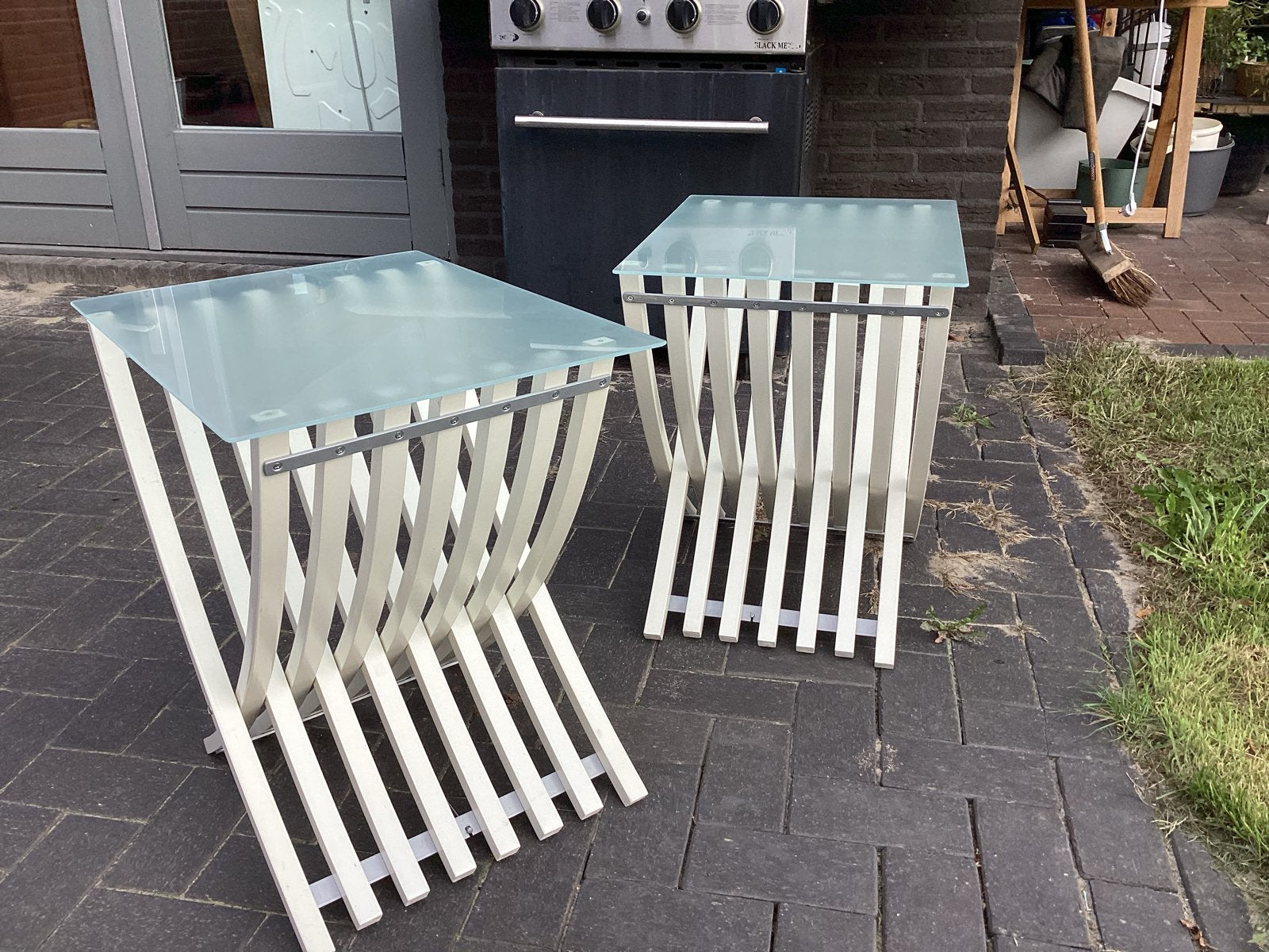 IKEA bijzettafels met glazen blad - set van 2, Minder dan 45 cm, Minder dan 55 cm, Gebruikt, Ophalen of Verzenden