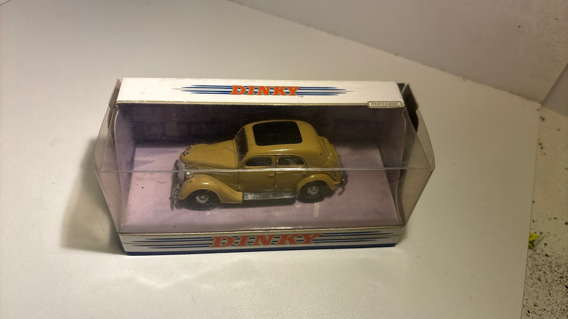 Ford v8 pilot 1950 dinky matchbox 1.43, Auto, Ophalen of Verzenden, A, A