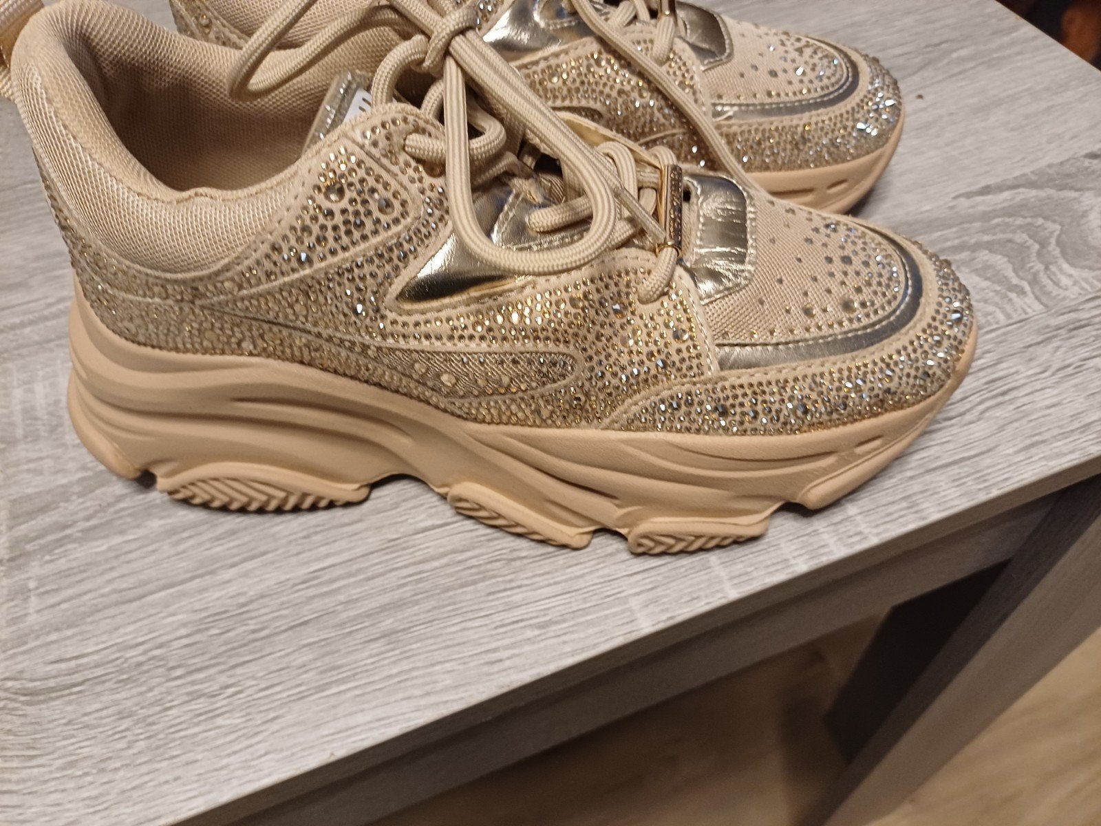 Steve Madden sneakers met strass steentjes - Maat 38, Beige, Steve Madden, Ophalen of Verzenden, Sneakers of Gympen