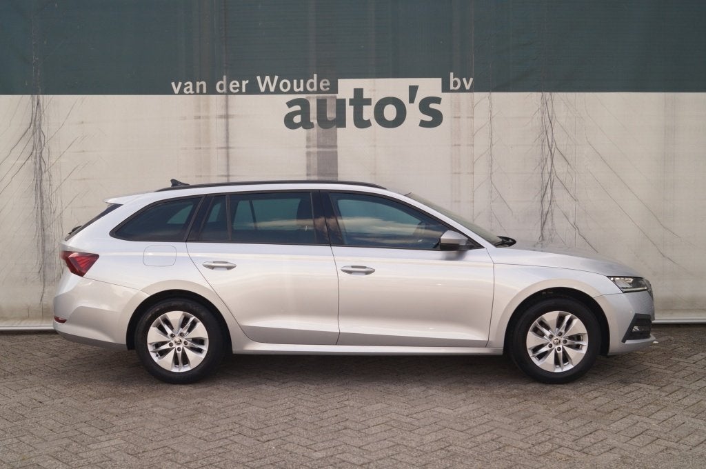 Skoda Octavia Combi 1.0 TSI 110pk Business Edition -NAVI-ECC, 21 km/l, Dealer onderhouden, Stof, Gebruikt