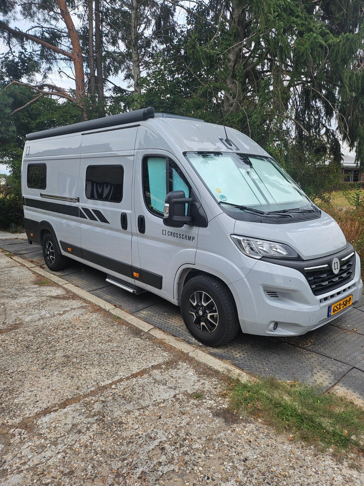 Crosscamp Buscamper Dethleffs zo goed als nieuw! - Compact e, Caravans en Kamperen, Campers, Ringverwarming, Tot en met 2, Particulier