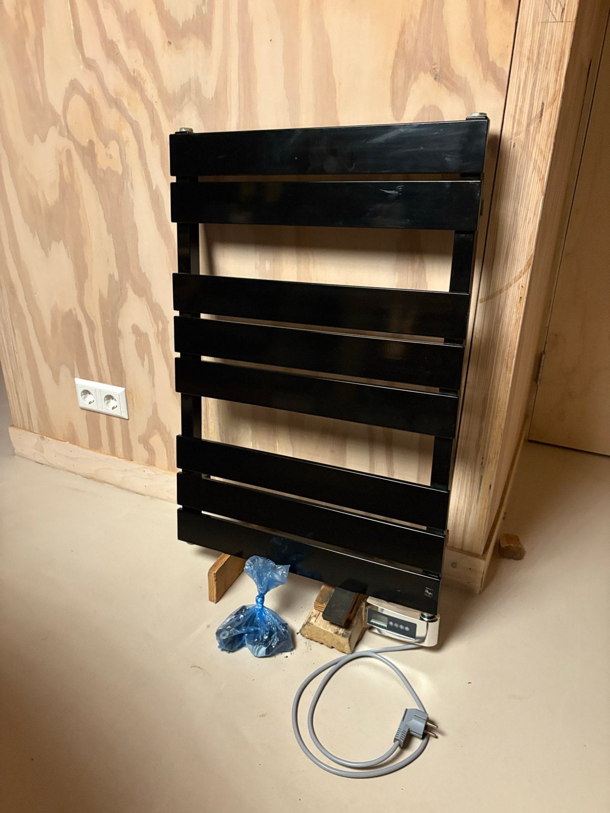 Plieger Genua Designradiator 80x55cm 405W zwart glans, Ophalen, Gebruikt, Radiator, Minder dan 60 cm