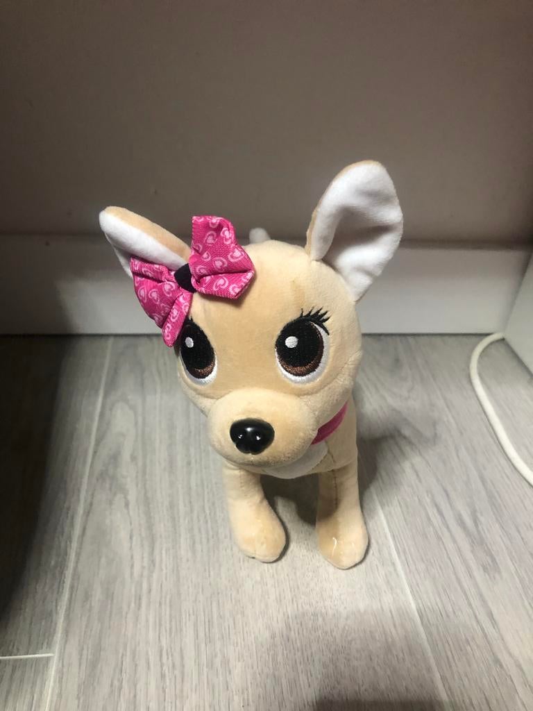 Schattige Chihuahua knuffel met roze strik, Ophalen of Verzenden, Zo goed als nieuw, Hond
