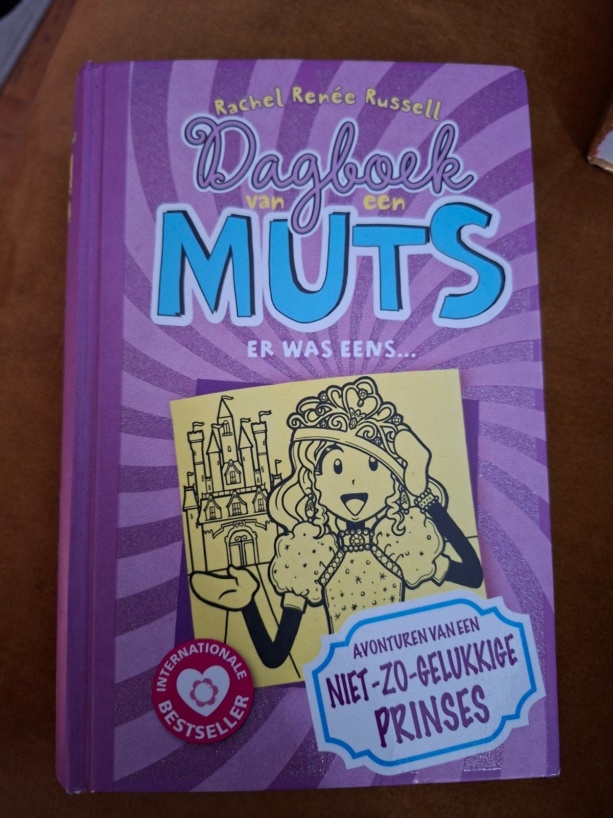 Dagboek van een Muts 8: Er was eens.. (Rachel Renée Russell), Boeken, Ophalen of Verzenden, Zo goed als nieuw, Rachel Renée Russell