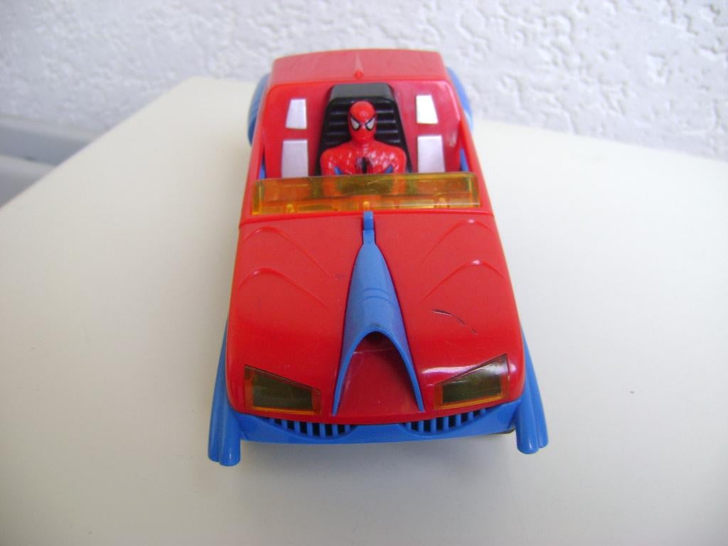 spiderman auto van 17cm lang met spiderman erin, Kinderen en Baby's, Speelgoed | Speelgoedvoertuigen, Ophalen of Verzenden, Zo goed als nieuw