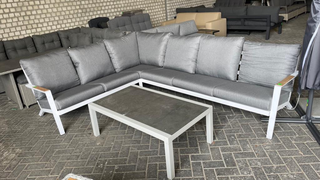 Hoek loungeset wit incl. Kussens opruiming €1150,00, Ophalen, Zo goed als nieuw