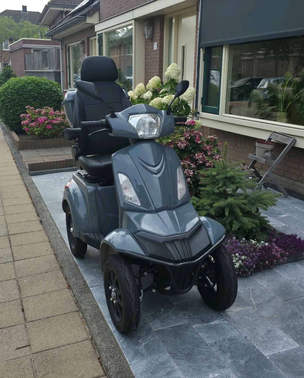 IVA S1000 scootmobiel, 8 mnd oud, 2 accu’s, 90 km, Ophalen, Zo goed als nieuw, 46 km of meer, 16 km/u of meer