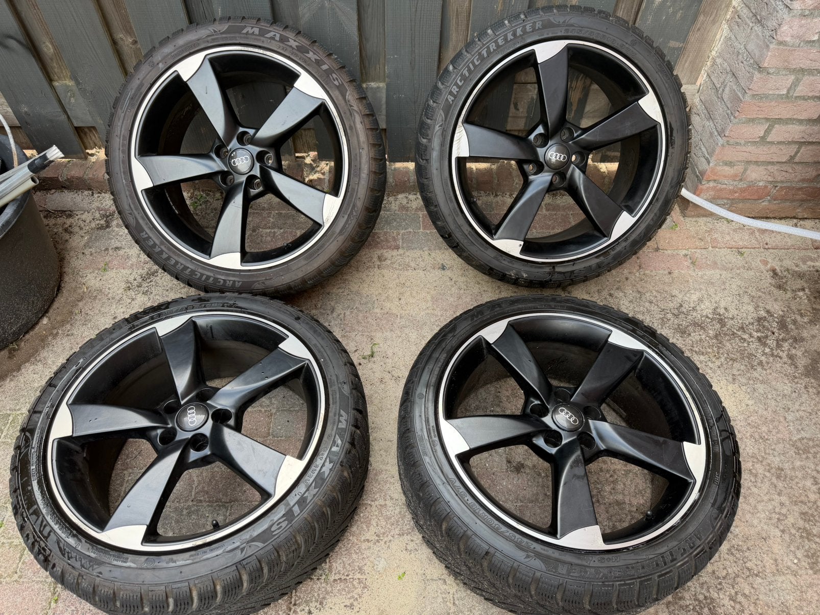 Audi rotor 18 inch winterset, 18 inch, Banden en Velgen, 235 mm, Winterbanden