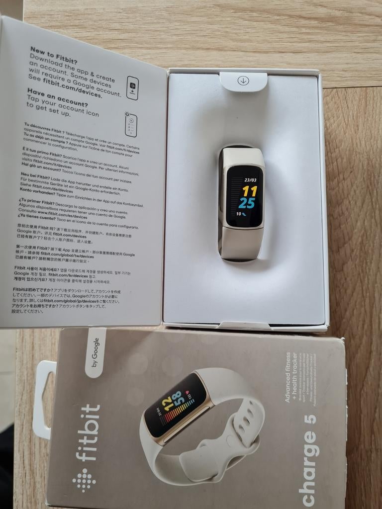 Fitbit Charge 5, Ophalen of Verzenden, Zo goed als nieuw, Fitbit, Grijs