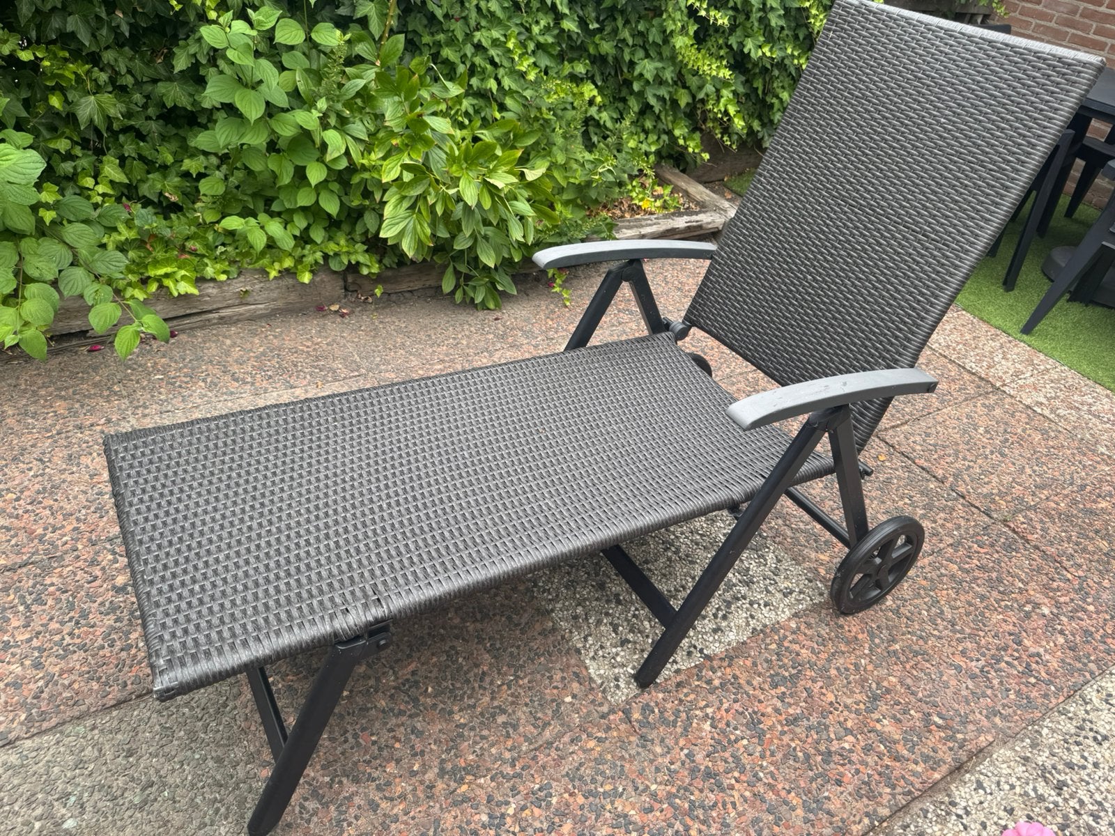 Twee ligbedden, Tuin en Terras, Ligbedden, Ophalen, Gebruikt, Plastic, Inklapbaar