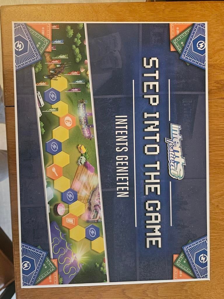 Intents Festival Bordspel / Partyspel - Uitgebracht in 2021, Vijf spelers of meer, Ophalen of Verzenden, Zo goed als nieuw, Intents Festival