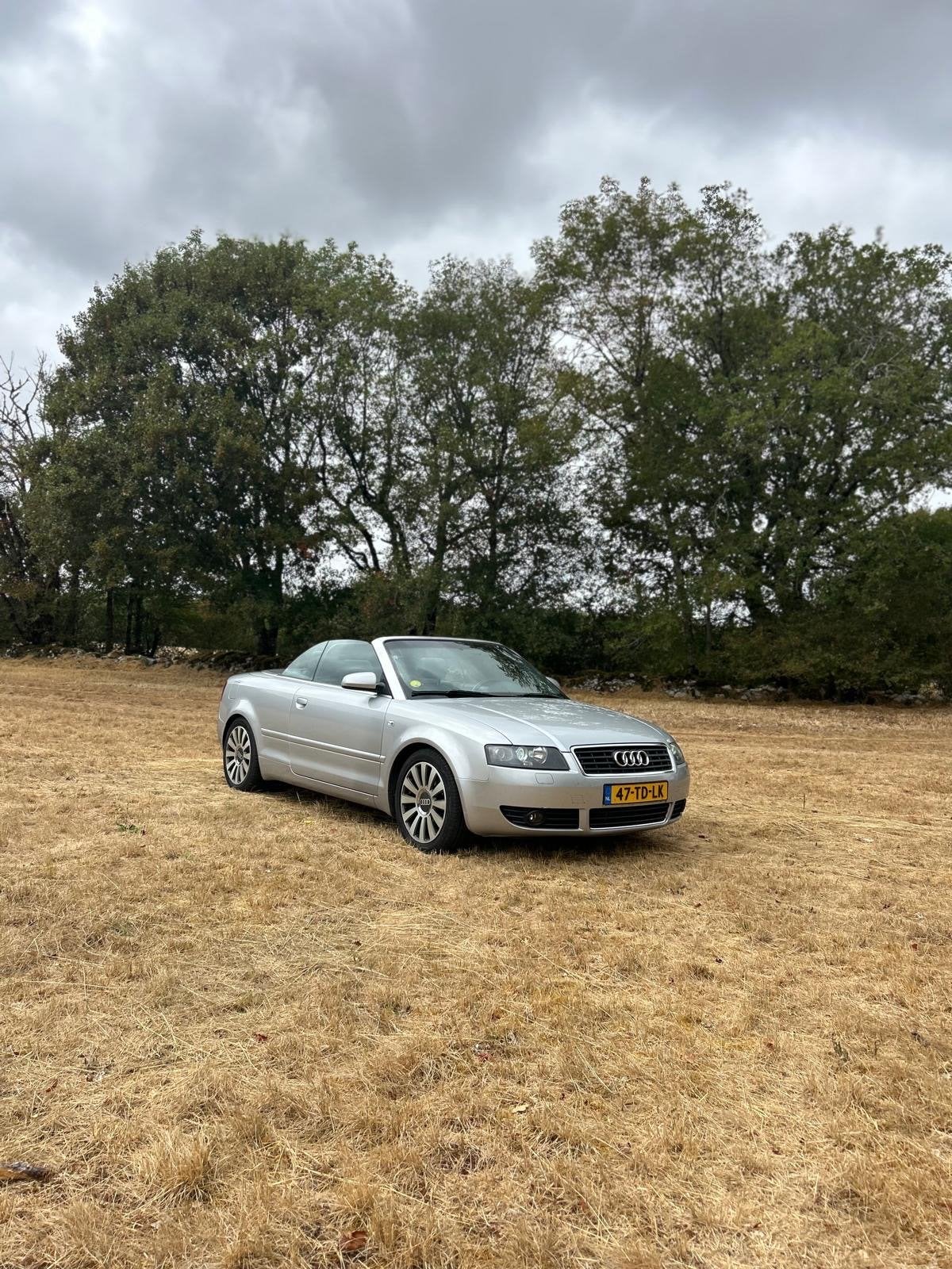 Audi A4 3.0 V6 162KW Cabrio AUT 2005 Grijs, Auto's, Zwart, Cabriolet, 4 stoelen, A4
