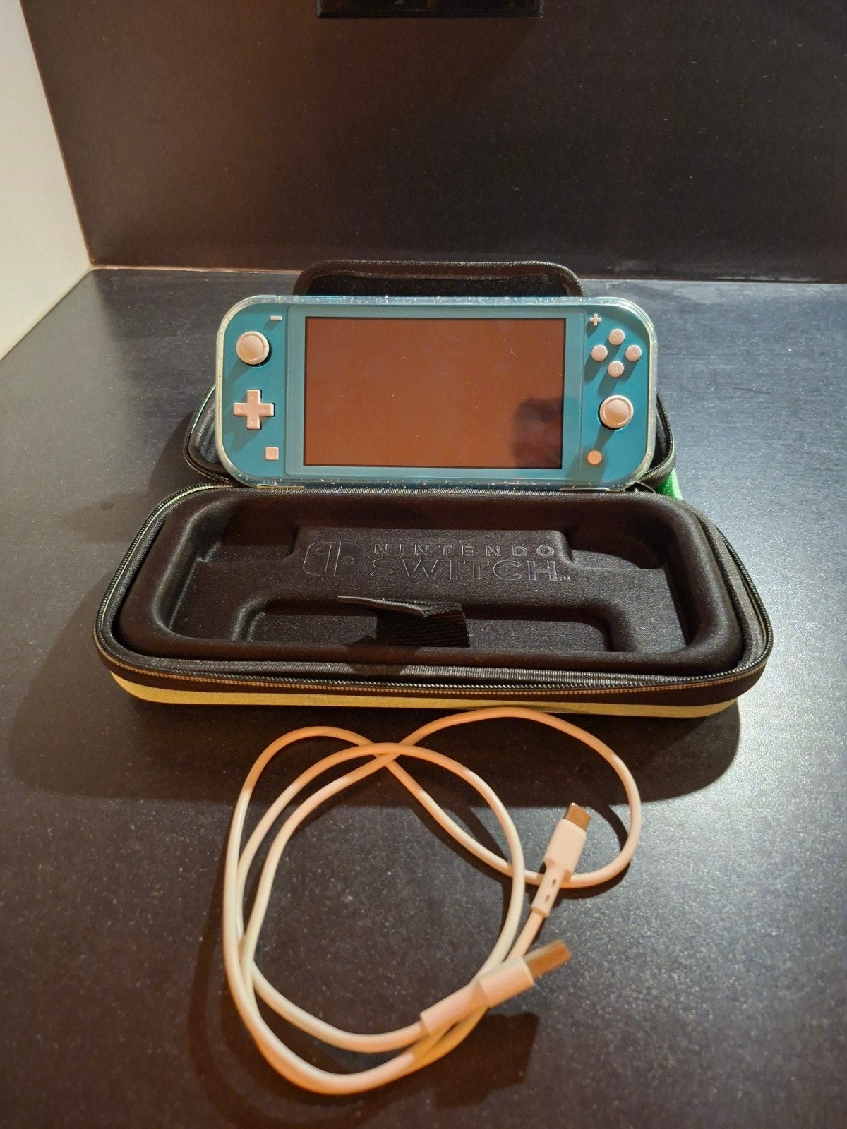 Nintendo Switch Lite Turquoise + Hoes, Spelcomputers en Games, Ophalen of Verzenden, Turquoise, Zo goed als nieuw, Met beschermhoes of tas