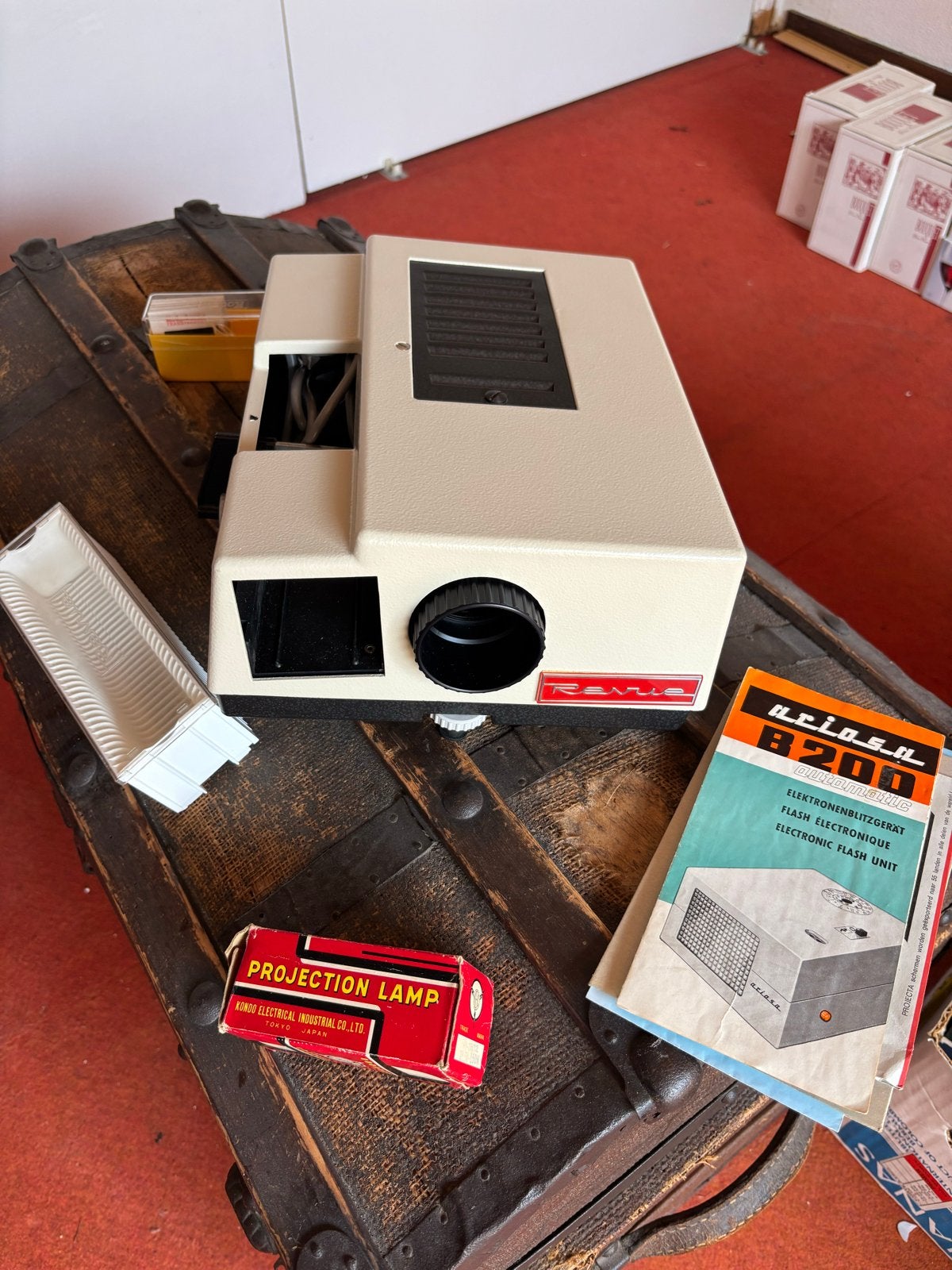 Vintage Revue Diaprojector met Ariosa B200 Flash Unit, Ophalen of Verzenden, Gebruikt