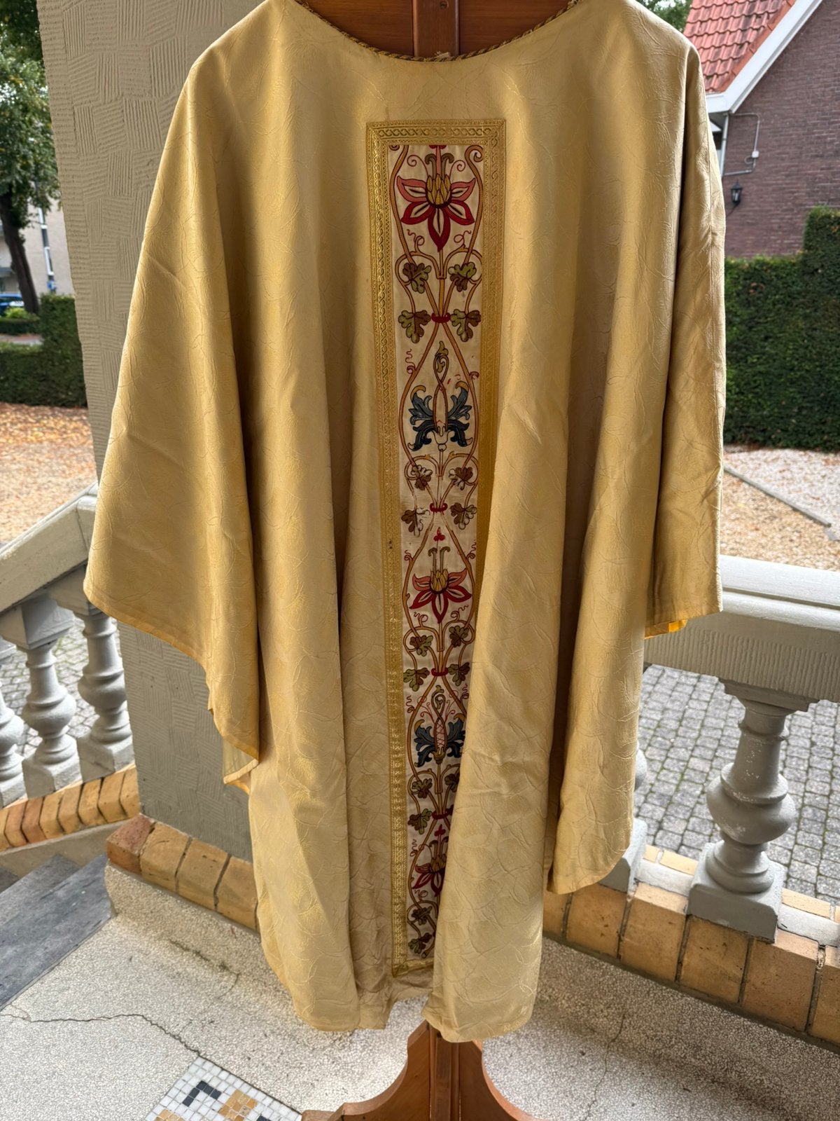 Kazuifel goud creme kleur geborduurd, Ophalen of Verzenden