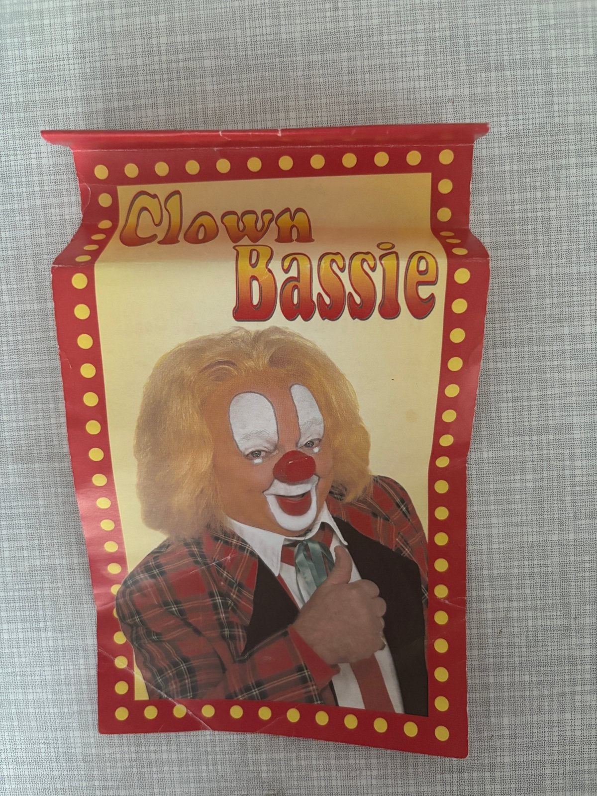 Oud Bassie en Adriaan vlaggetje Clown Bassie, Ophalen of Verzenden, Zo goed als nieuw