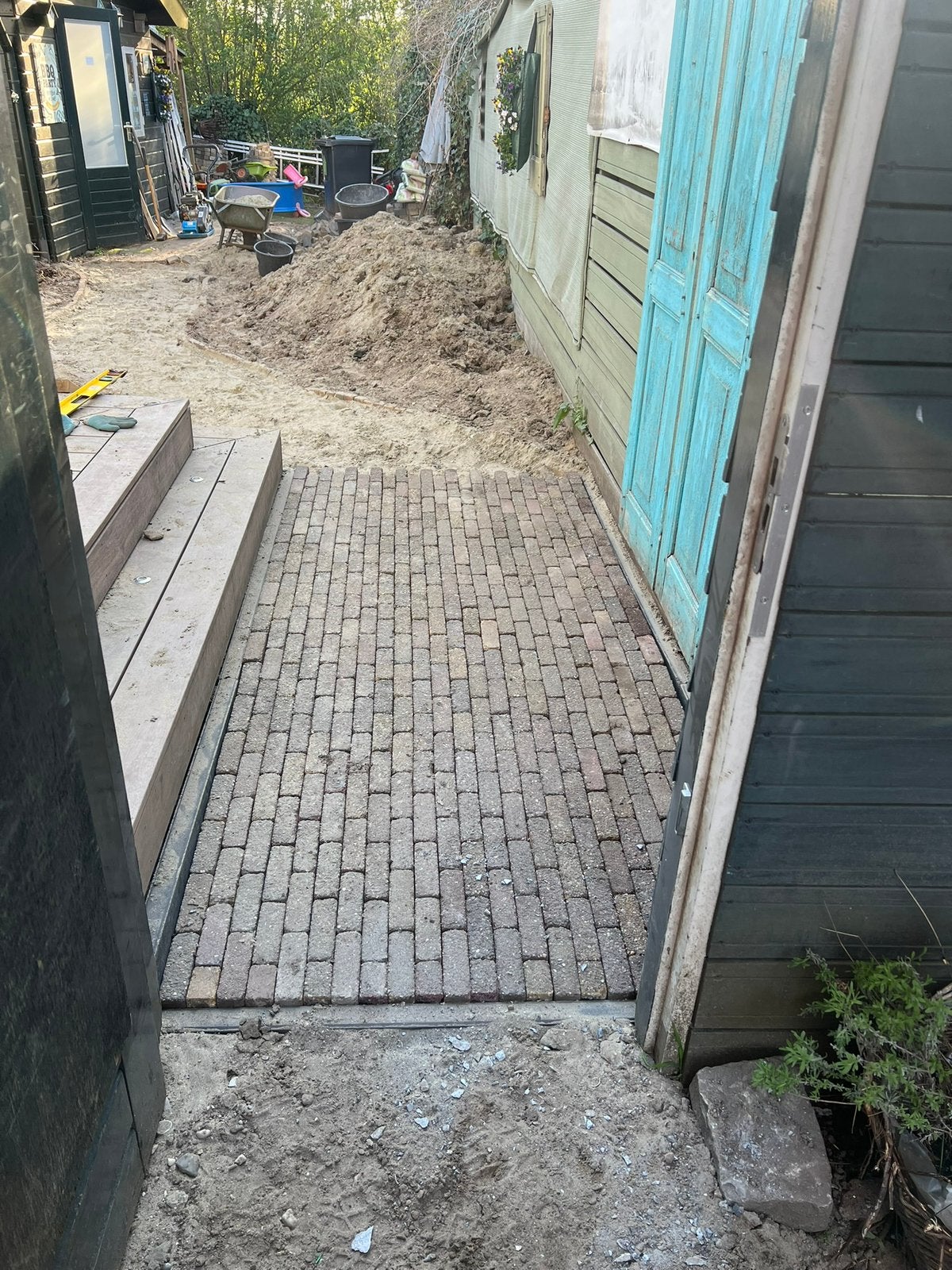 Gezocht: betonklinkers 15x5x7 ca 10m2, Ophalen, Zo goed als nieuw, Composiet