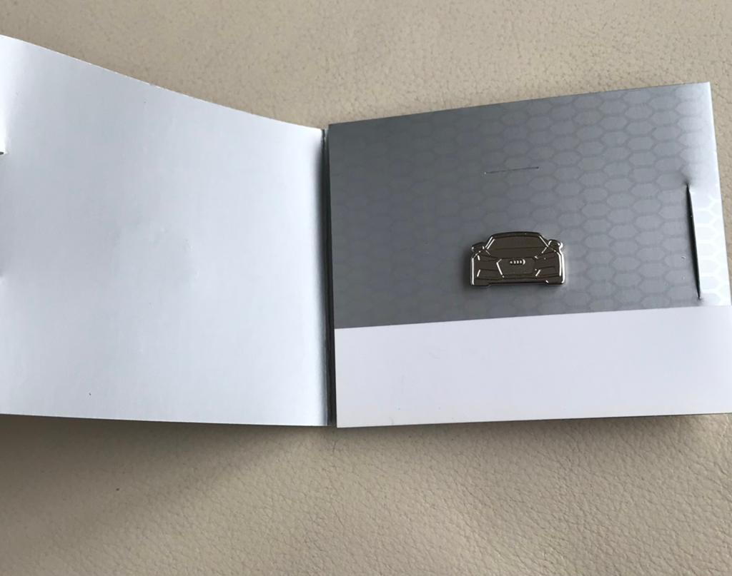Audi R8 pin - speldje nieuw, Verzamelen, Ophalen of Verzenden, Nieuw, Merk, Speldje of Pin
