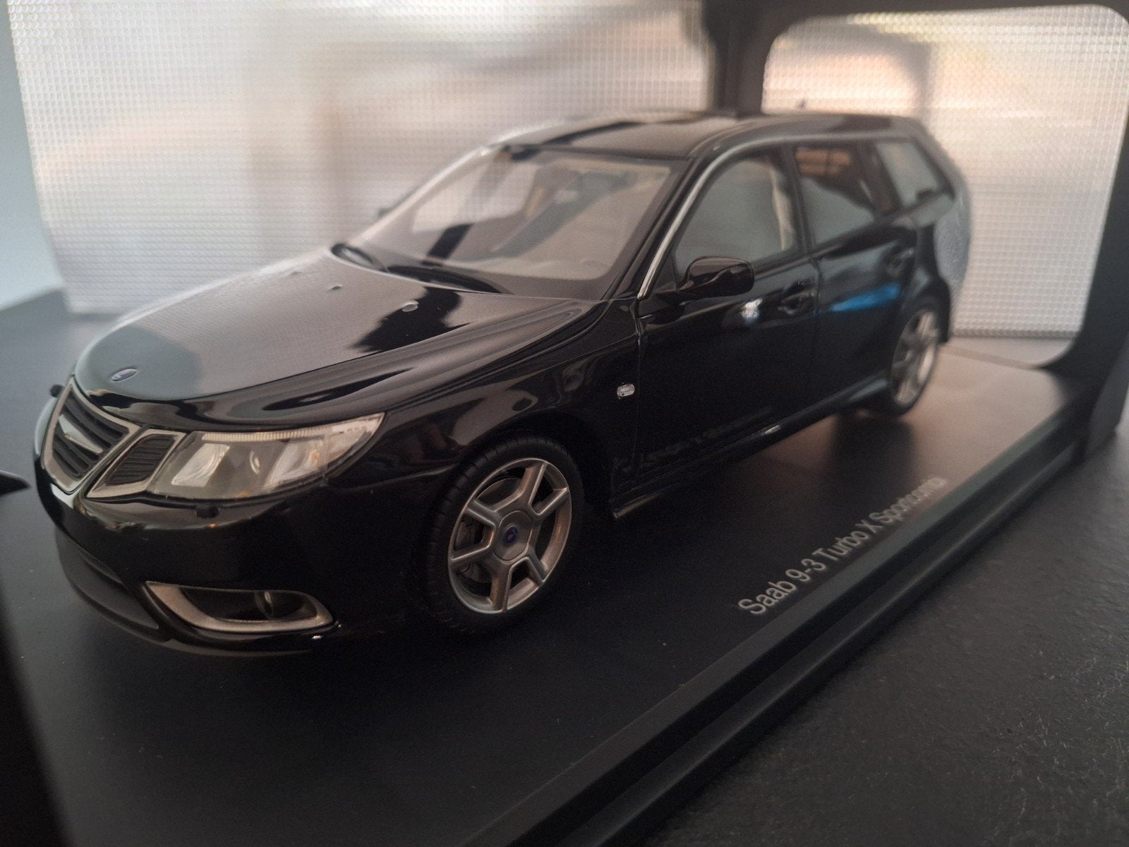 Saab 9-3 Turbo X Sport Combi 2009 Schaal 1:18, Overige merken, Auto, Nieuw, DNA