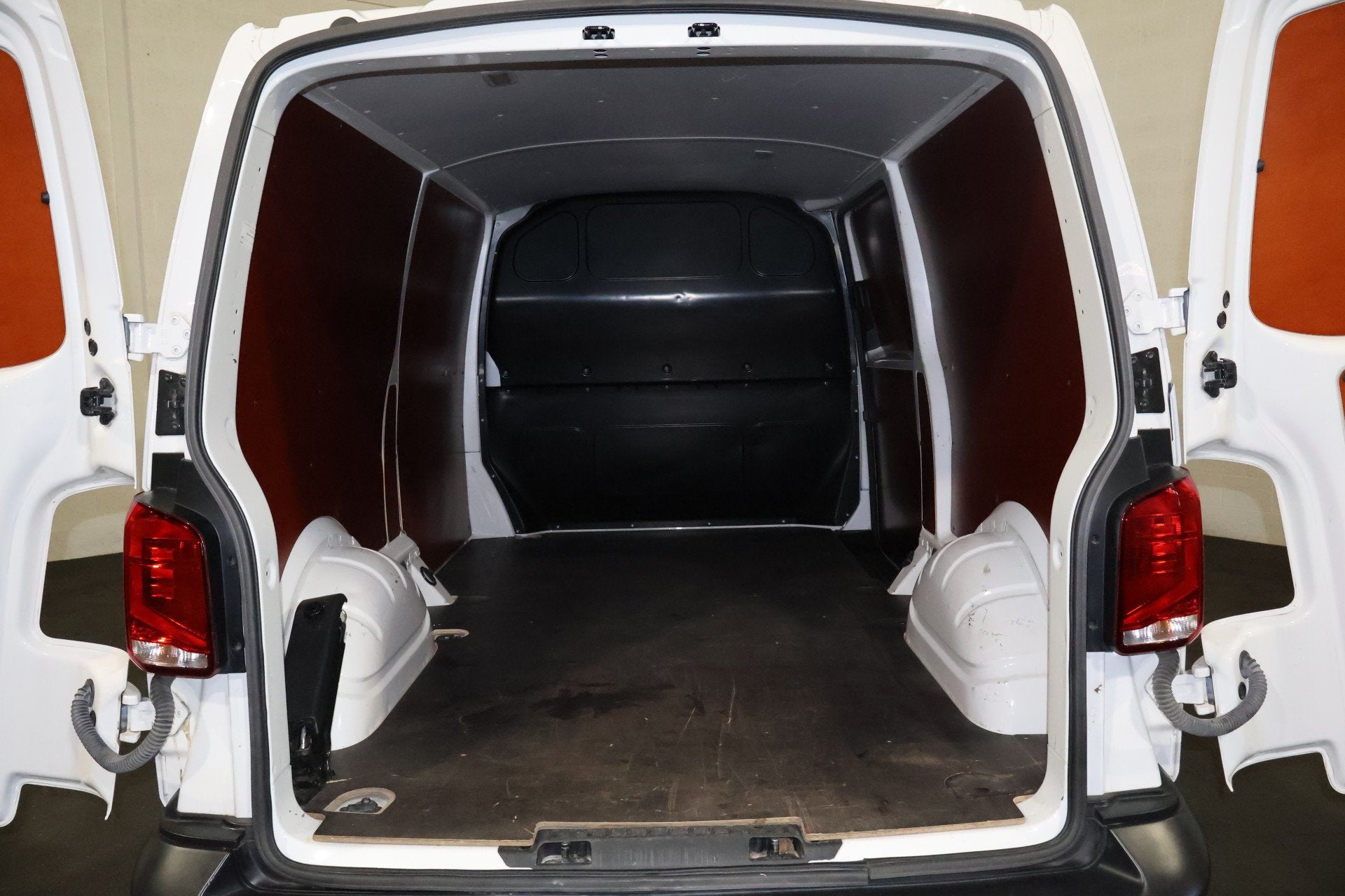 Volkswagen Transporter 2.0 TDI L2 H1 Airco (bj 2023), Auto's, Voorwielaandrijving, Stof, Gebruikt, Euro 6
