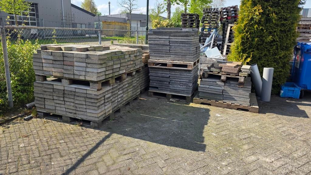 Gebruikte terrastegels 50x50 en klinkers 20x20, Tuin en Terras, Tegels en Klinkers, Ophalen, Gebruikt, Beton, Klinkers